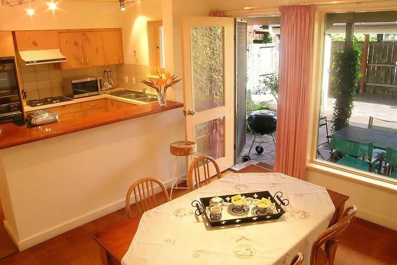 **** Hotel North Adelaide Heritage Cottage & Apartments Australia